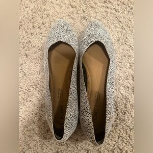 Women’s Size 8.5 Toms Leopard Print Flats